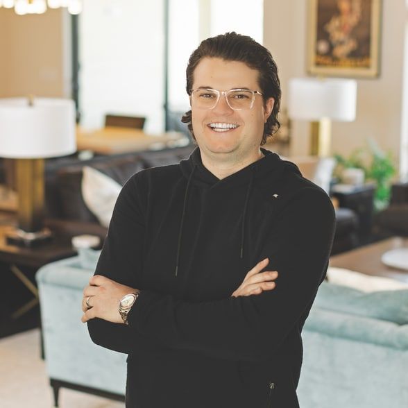 Land Listing Agent Photo