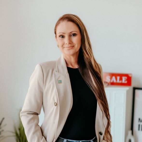 Land Listing Agent Photo