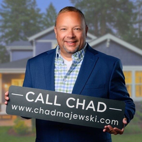 Land Listing Agent Photo