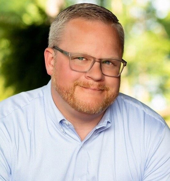 Land Listing Agent Photo