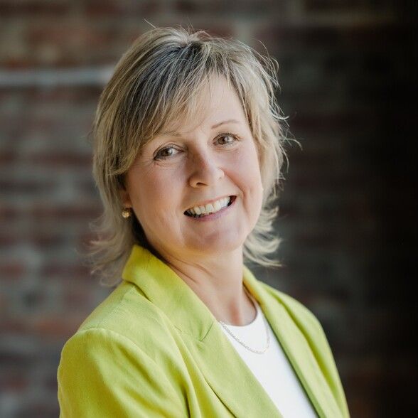 Land Listing Agent Photo