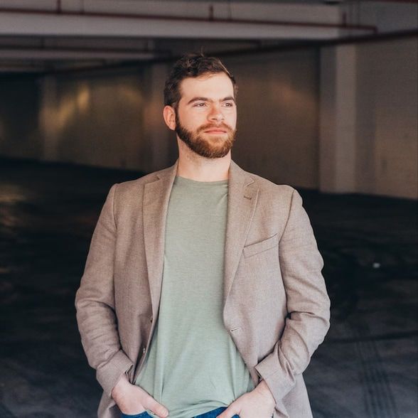 Land Listing Agent Photo