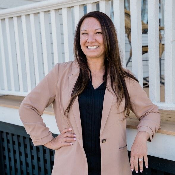 Land Listing Agent Photo