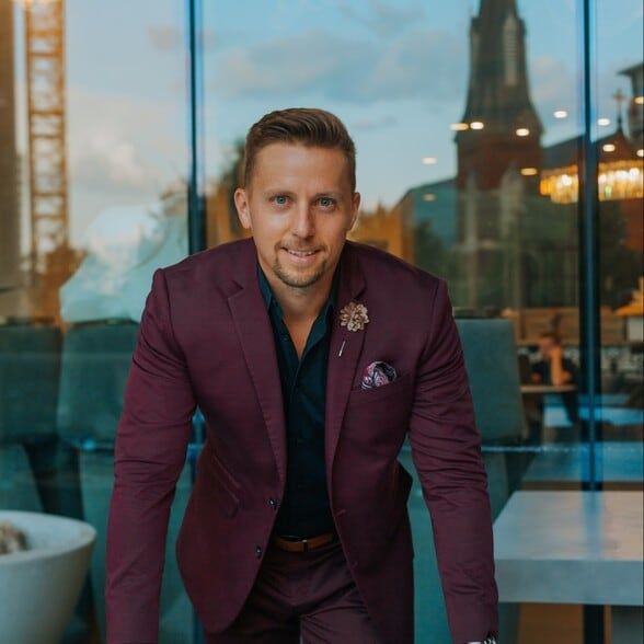 Land Listing Agent Photo