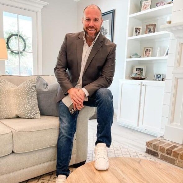 Land Listing Agent Photo