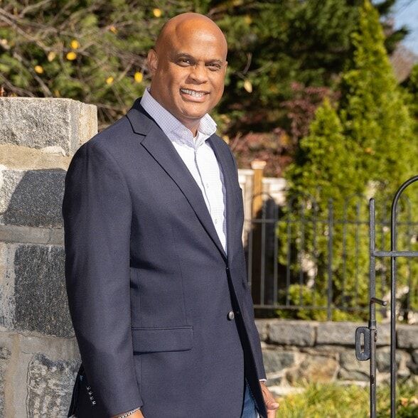 Land Listing Agent Photo