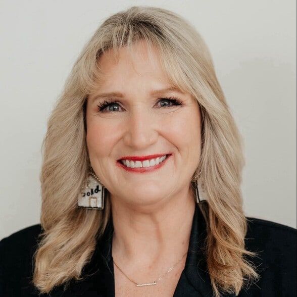 Land Listing Agent Photo