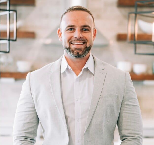 Land Listing Agent Photo