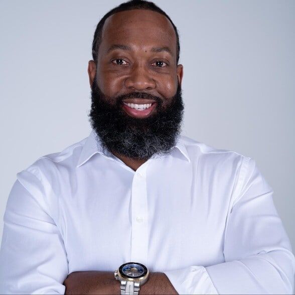 Land Listing Agent Photo