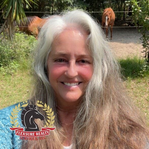 Land Listing Agent Photo