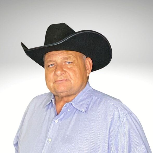 Land Listing Agent Photo