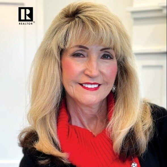 Land Listing Agent Photo