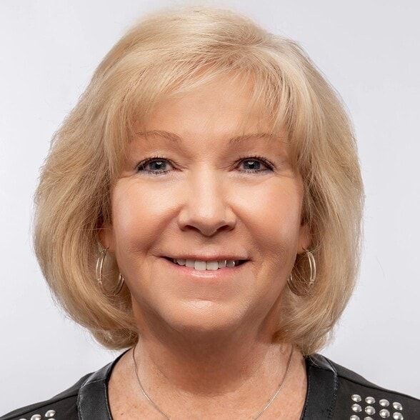 Land Listing Agent Photo