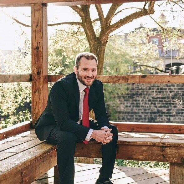 Land Listing Agent Photo