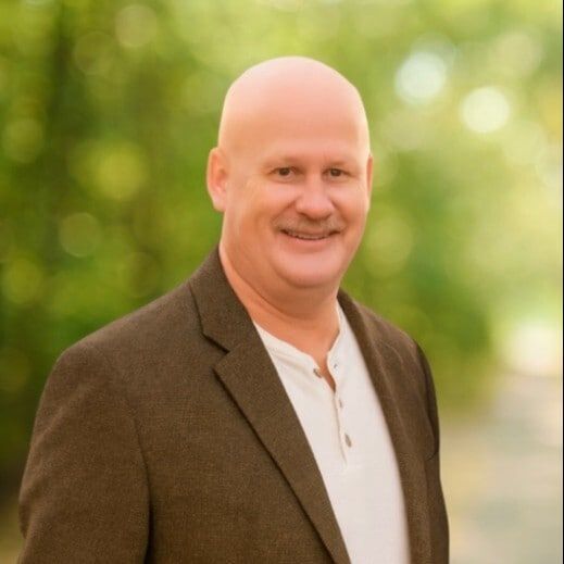 Land Listing Agent Photo