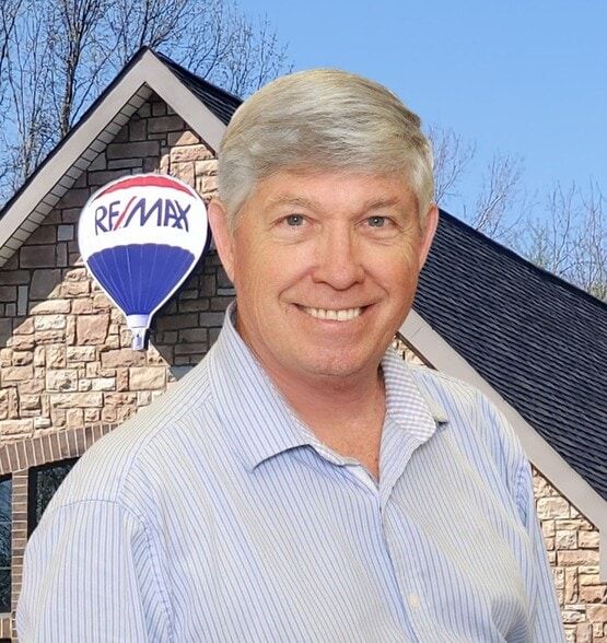 Land Listing Agent Photo