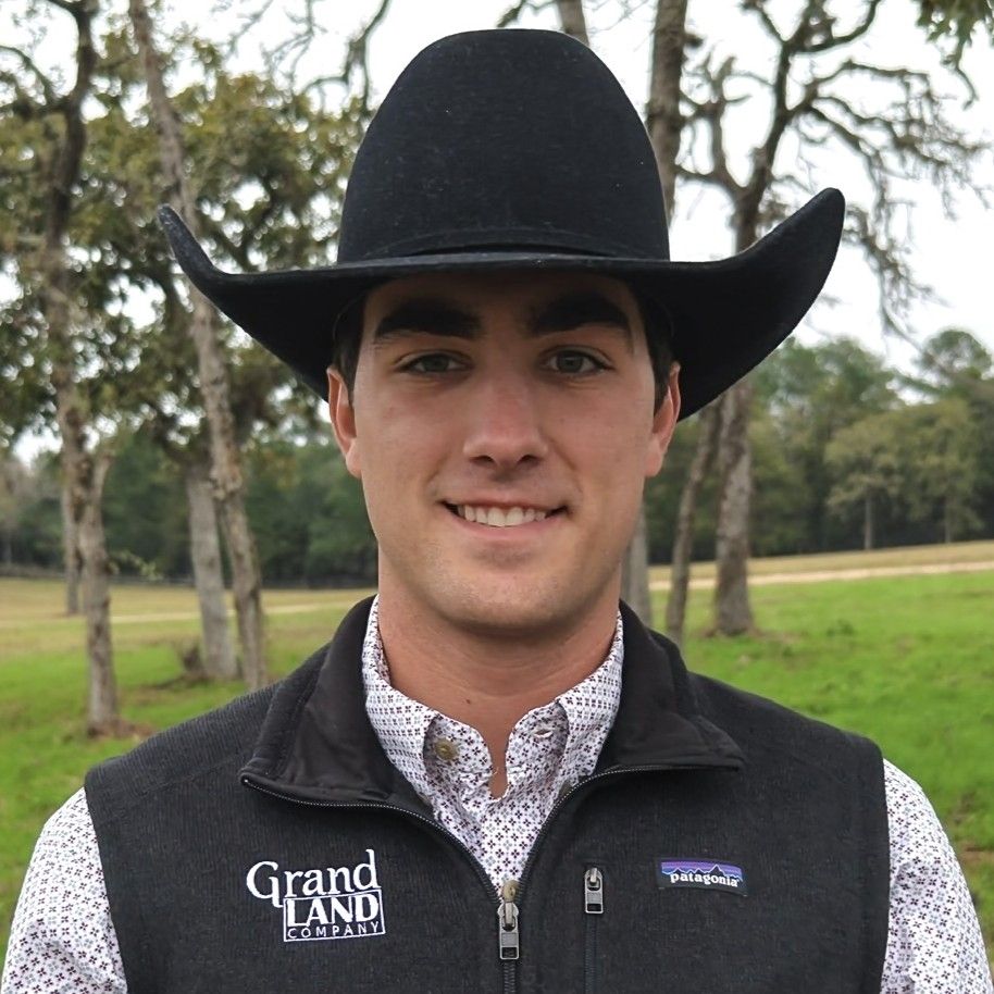 Land Listing Agent Photo