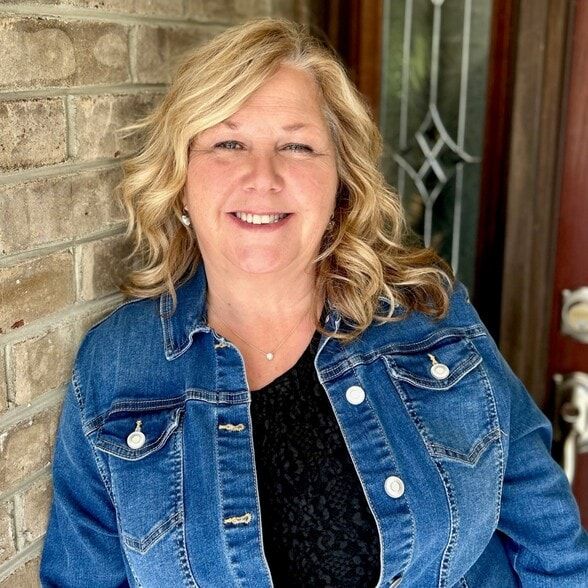 Land Listing Agent Photo