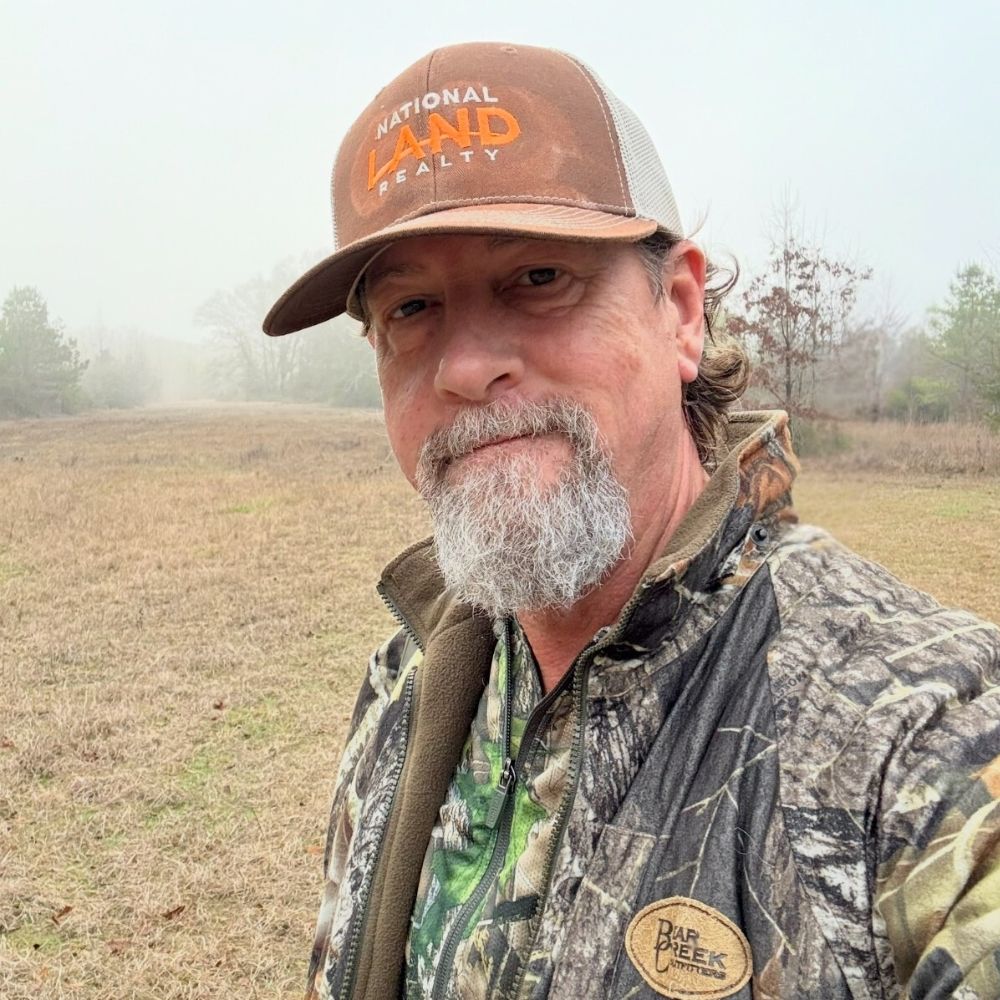 Land Listing Agent Photo