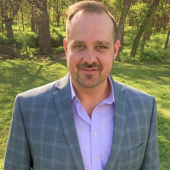 Land Listing Agent Photo