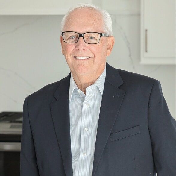 Land Listing Agent Photo