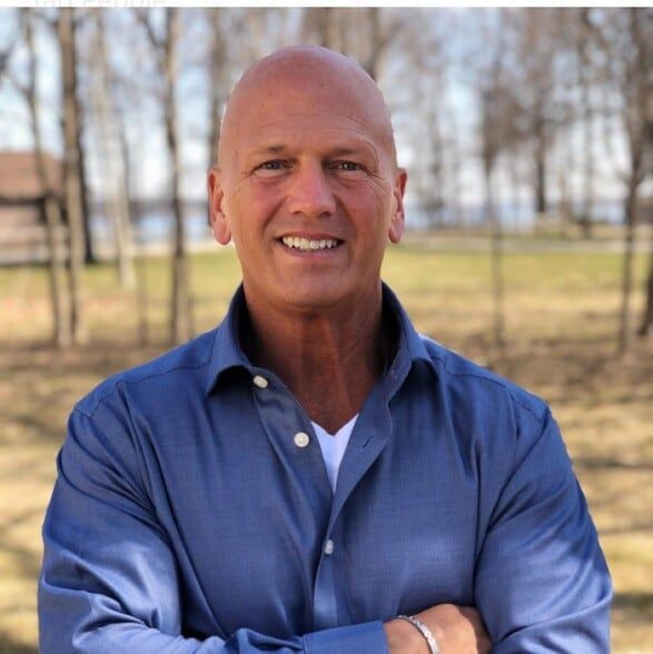 Land Listing Agent Photo