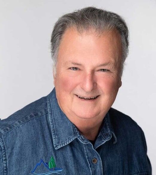 Land Listing Agent Photo