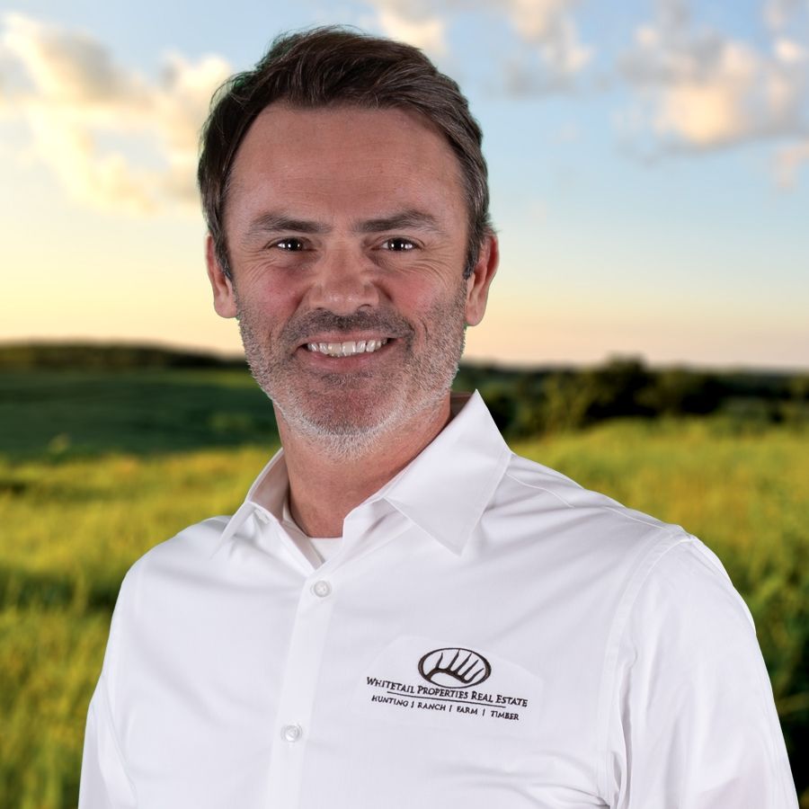 Land Listing Agent Photo