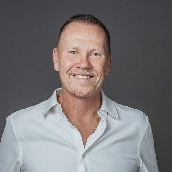 Land Listing Agent Photo