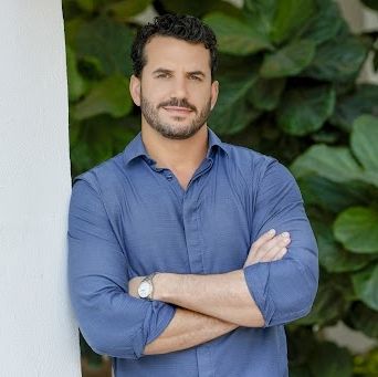 Land Listing Agent Photo