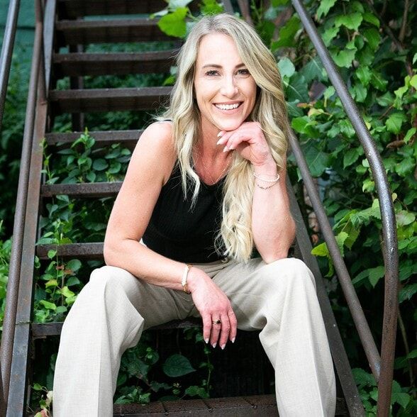 Land Listing Agent Photo