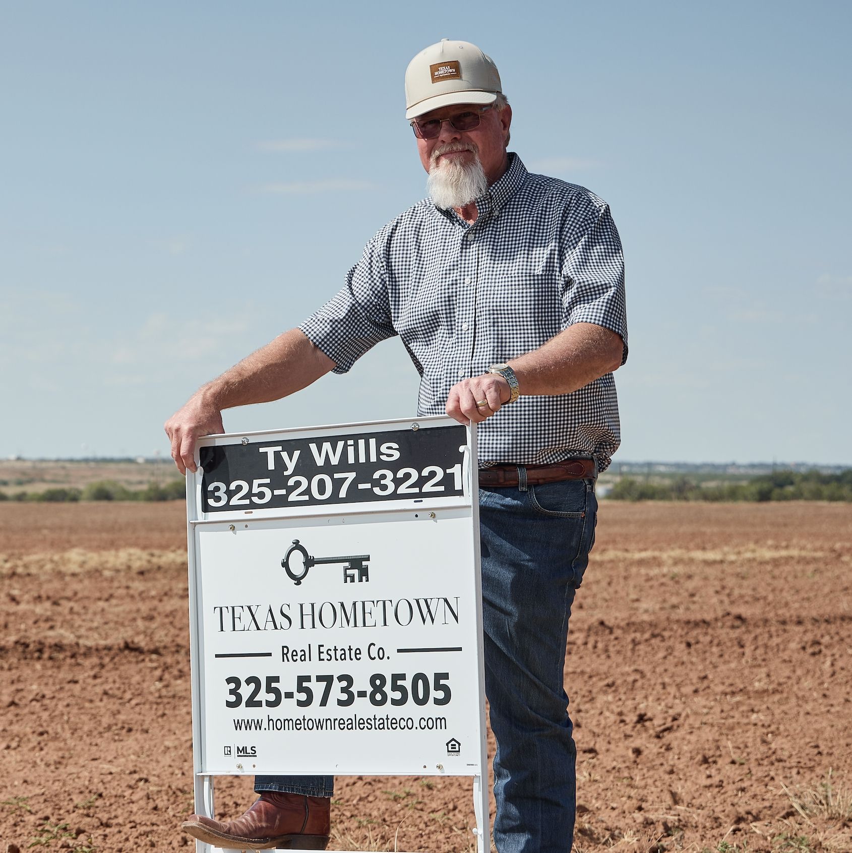 Land Listing Agent Photo