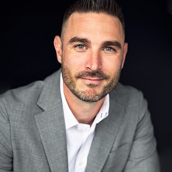 Land Listing Agent Photo