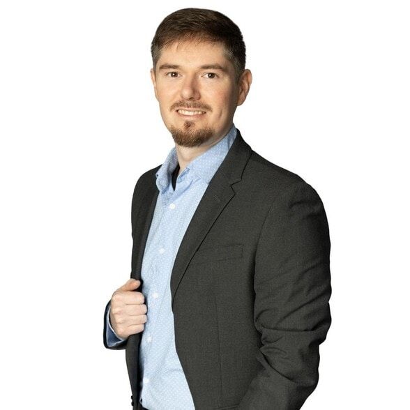 Land Listing Agent Photo