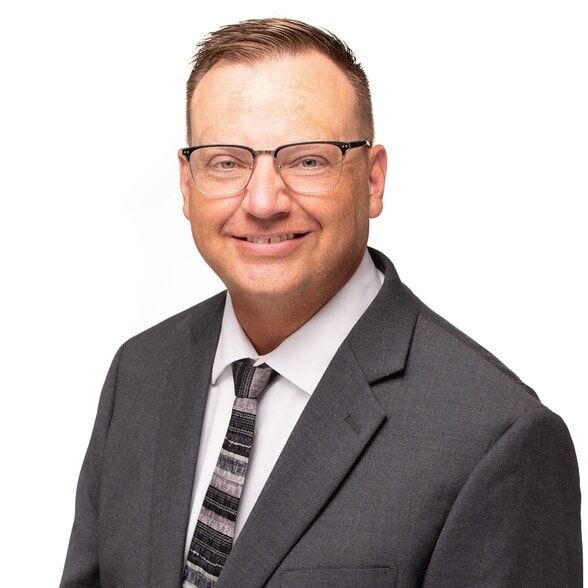 Land Listing Agent Photo