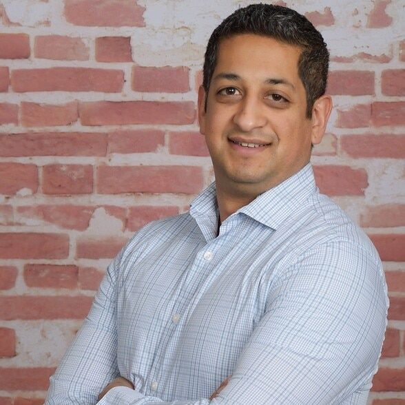 Land Listing Agent Photo