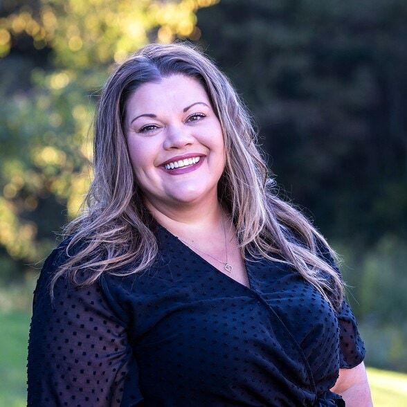 Land Listing Agent Photo