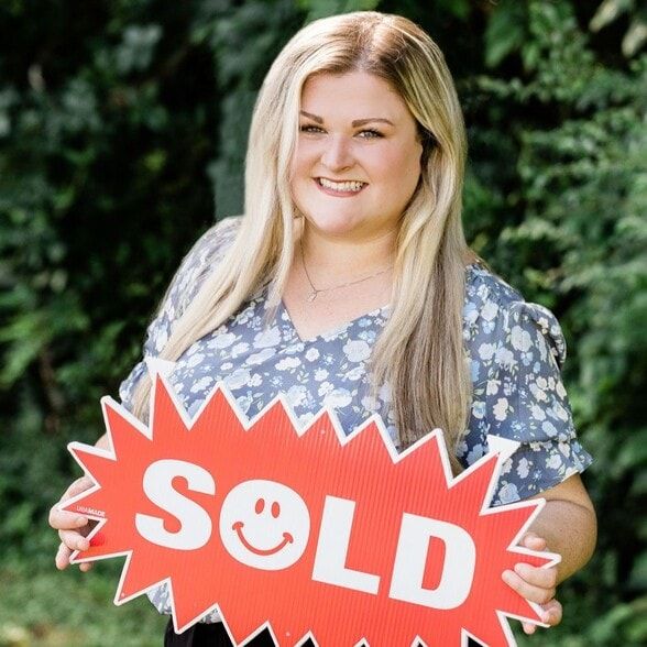 Land Listing Agent Photo