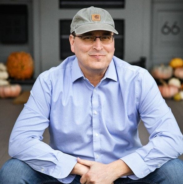 Land Listing Agent Photo