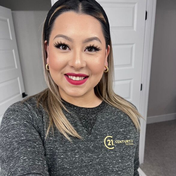 Land Listing Agent Photo