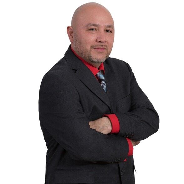 Land Listing Agent Photo