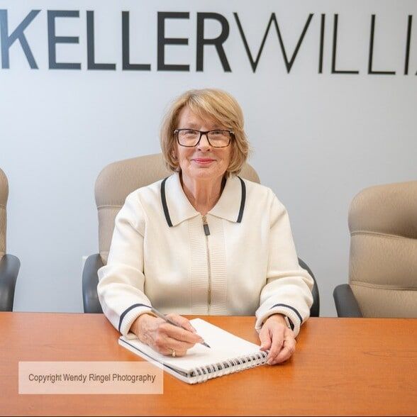 Land Listing Agent Photo