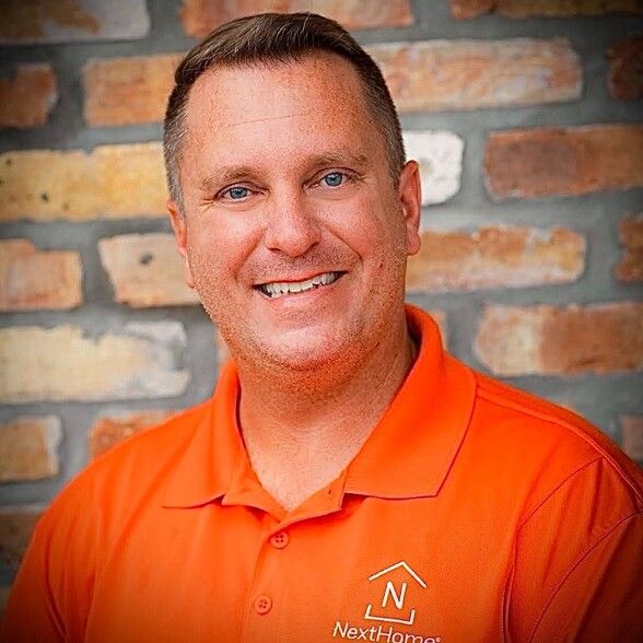 Land Listing Agent Photo