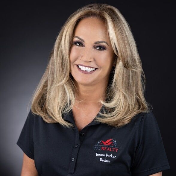 Land Listing Agent Photo