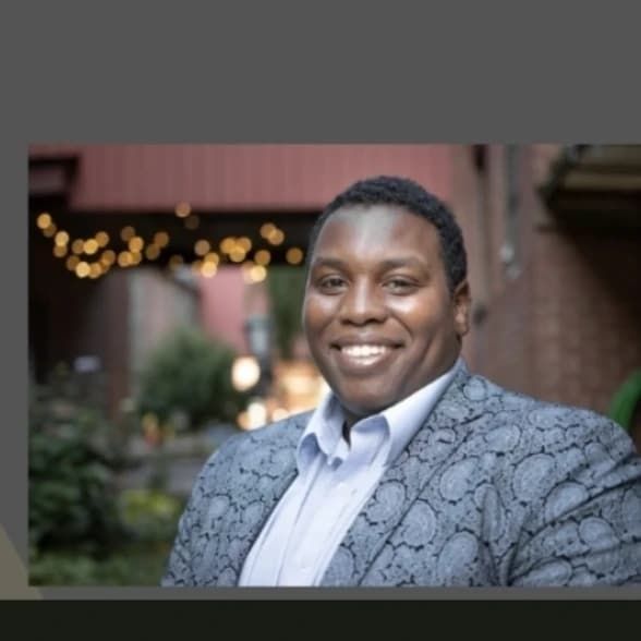 Land Listing Agent Photo