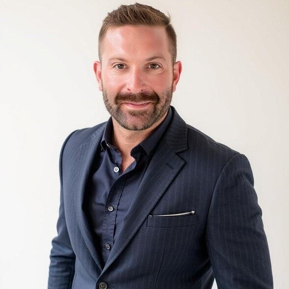 Land Listing Agent Photo