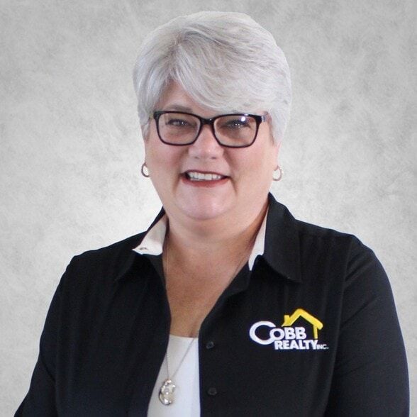 Land Listing Agent Photo