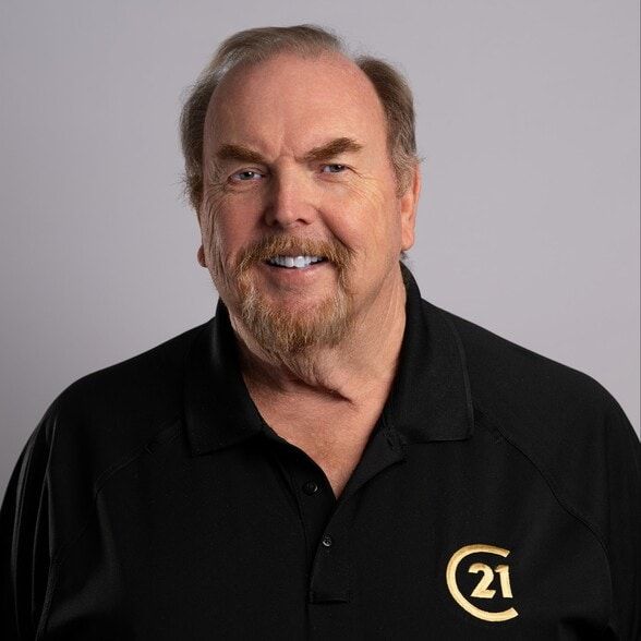 Land Listing Agent Photo