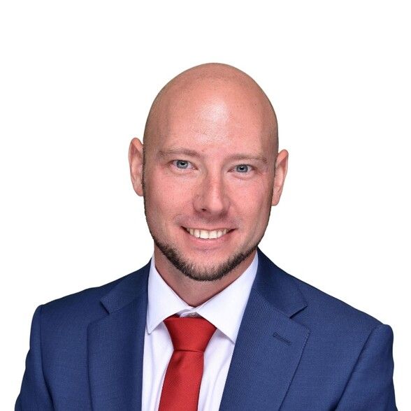 Land Listing Agent Photo