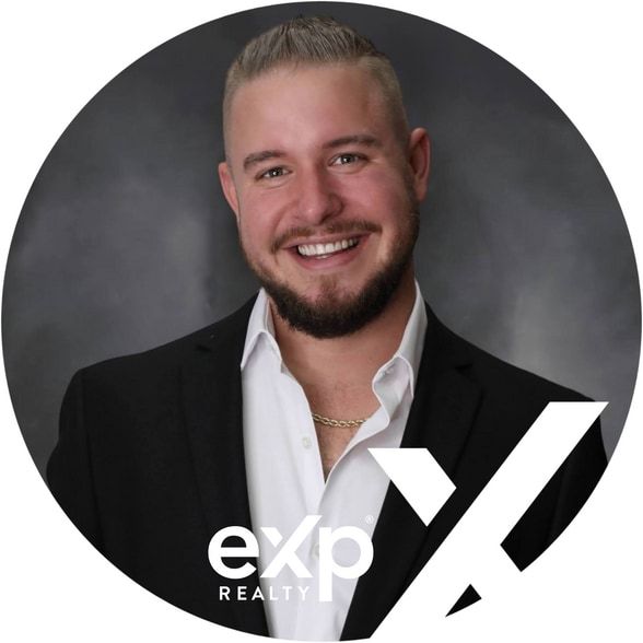 Land Listing Agent Photo